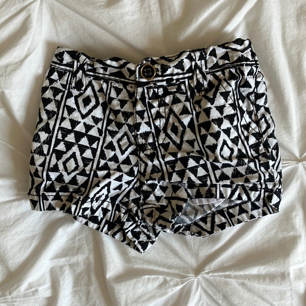 Carter's Shorts Size 18 Months - Picture 2 of 7